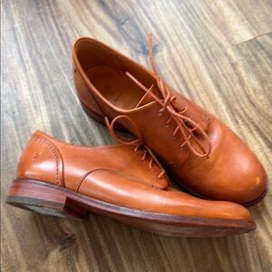 FRYE women’s Tan Leather Lace-Up Dress Shoes